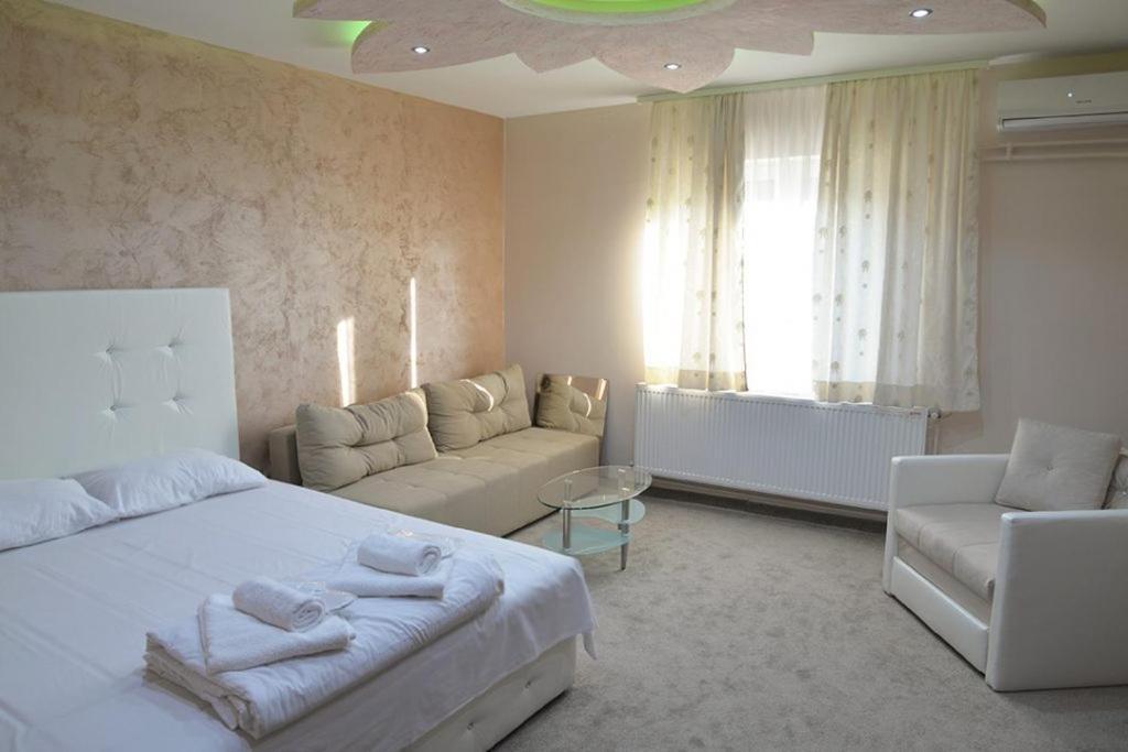 Kruševac Villa Lunar Lux מראה חיצוני תמונה